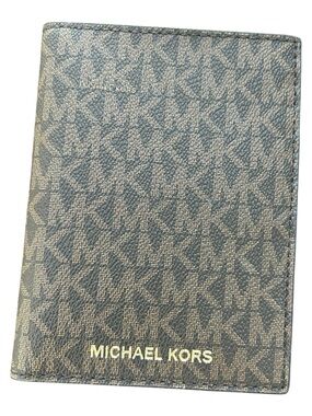 Michael Kors Passport Travel Cover